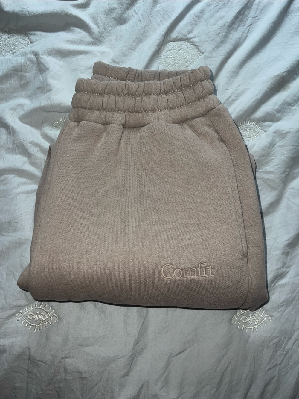 Comfrt Minimalist Sweats - Picture 4 of 8